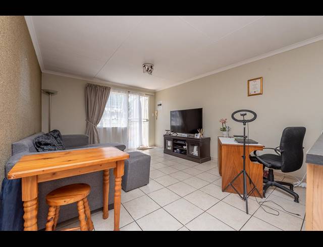 1 BEDROOM TOWNHOUSE SOLD IN MEYERSDAL